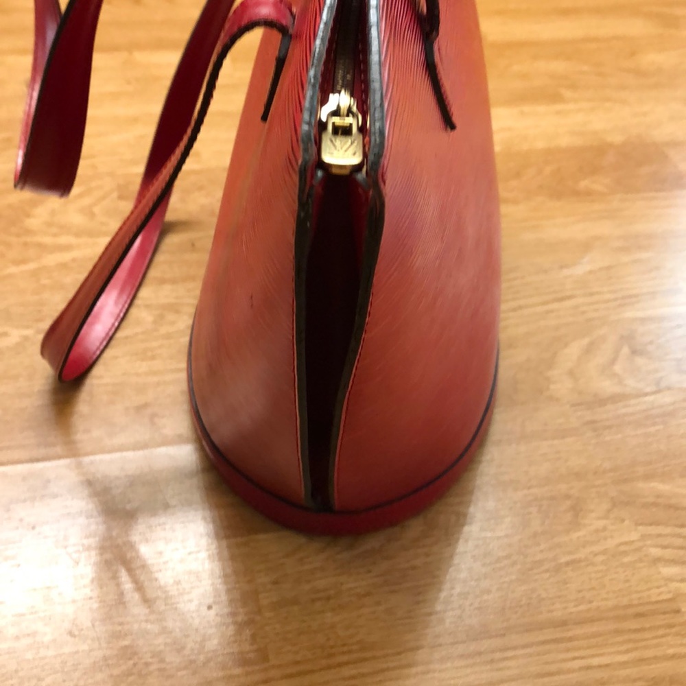 Louis Vuitton Epi Red Shoulder Bag - Picture 5 of 6